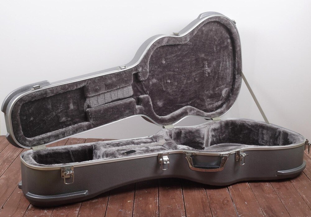 Pokrowce i futerały na gitarę: jak wybrać najlepszą ochronę dla swojego instrumentu