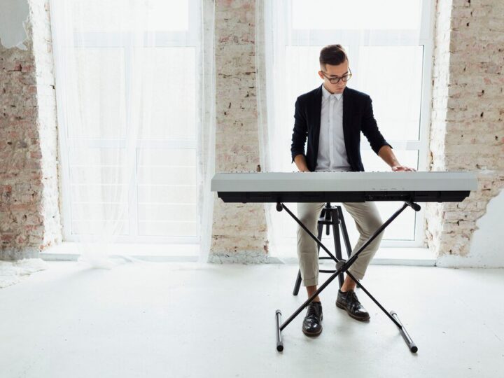 Stojaki na keyboard – jak wybrać odpowiedni statyw klawiszowy